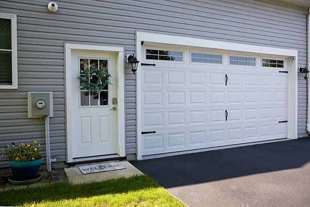 24/7 Emergency Garage Door Panel Replacement experts in Smyth County County, VA